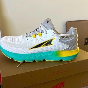 Brand new Altra provision 7